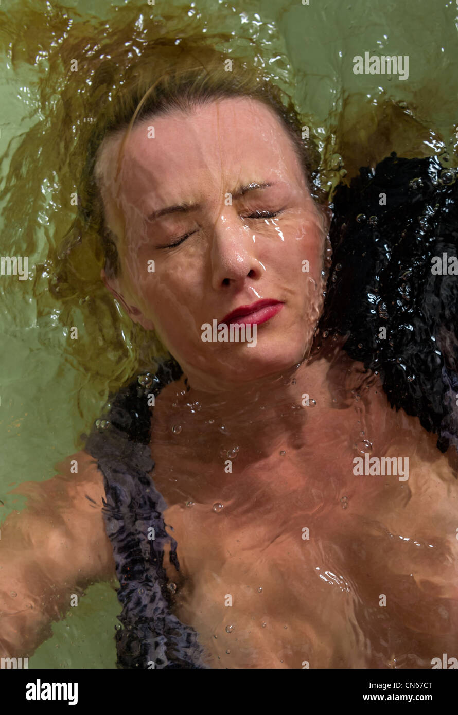 Ritratto di una donna faccia underwater Foto Stock
