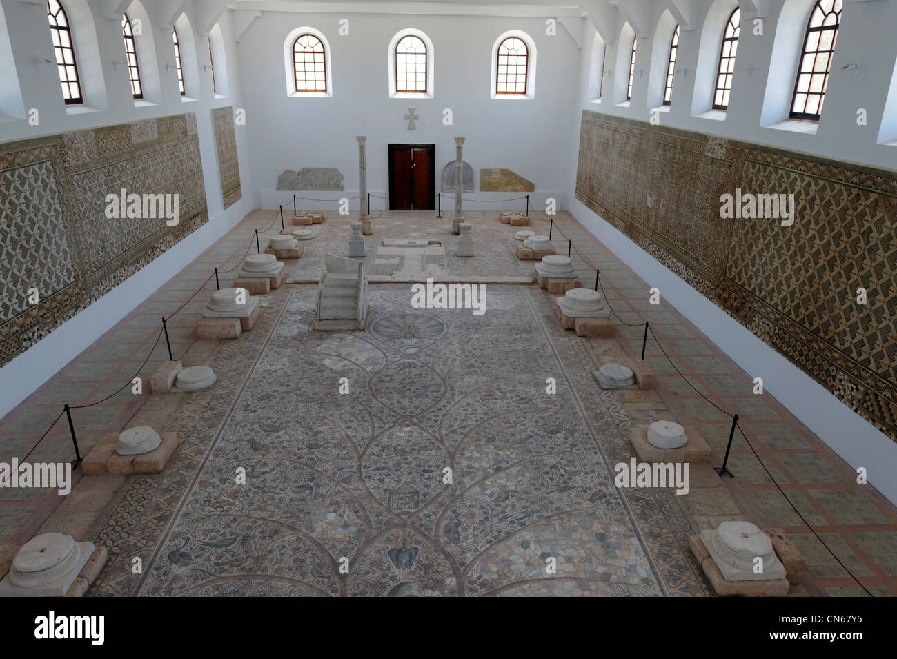 Sabratha. La Libia. Vista dei magnifici mosaici della Basilica di Giustiniano che sono state spostate dalla basilica in rovina per la Foto Stock