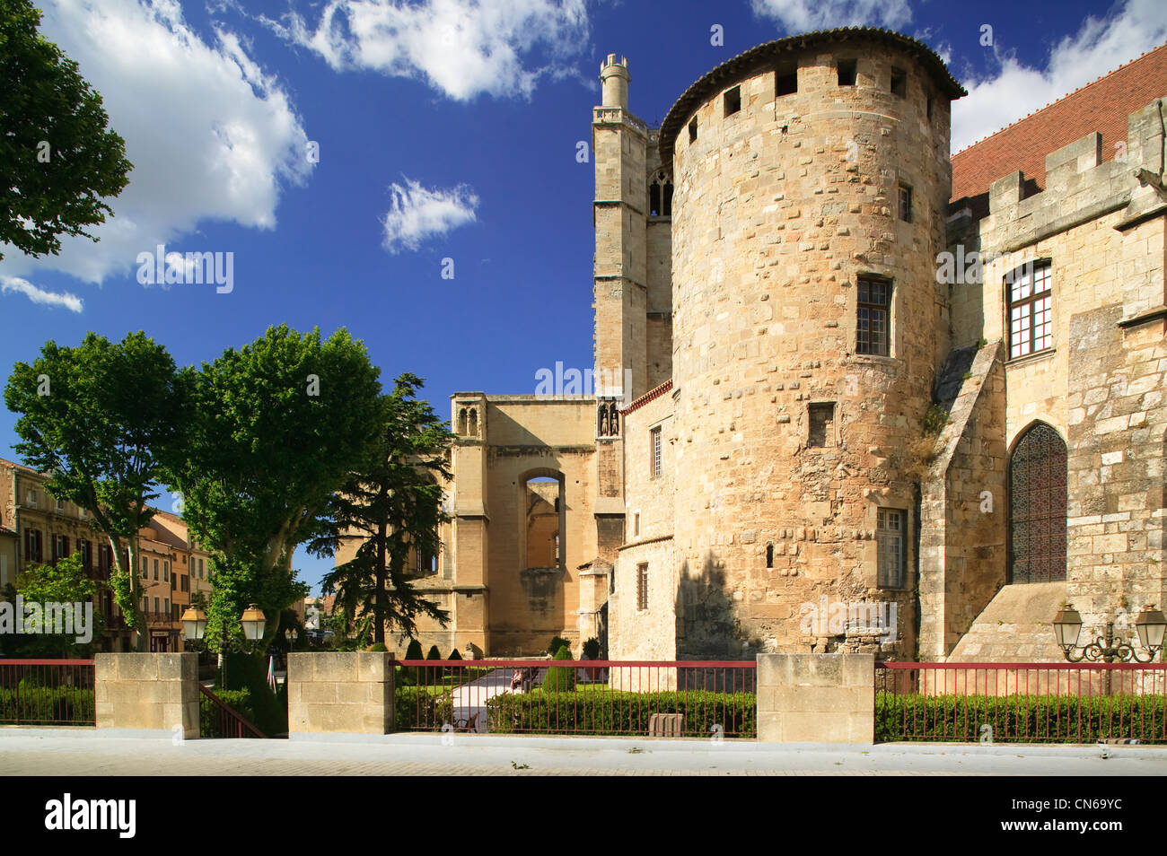 Palazzo dei vescovi con St appena Cathedrale Narbonne Aude Occitaine Francia Foto Stock