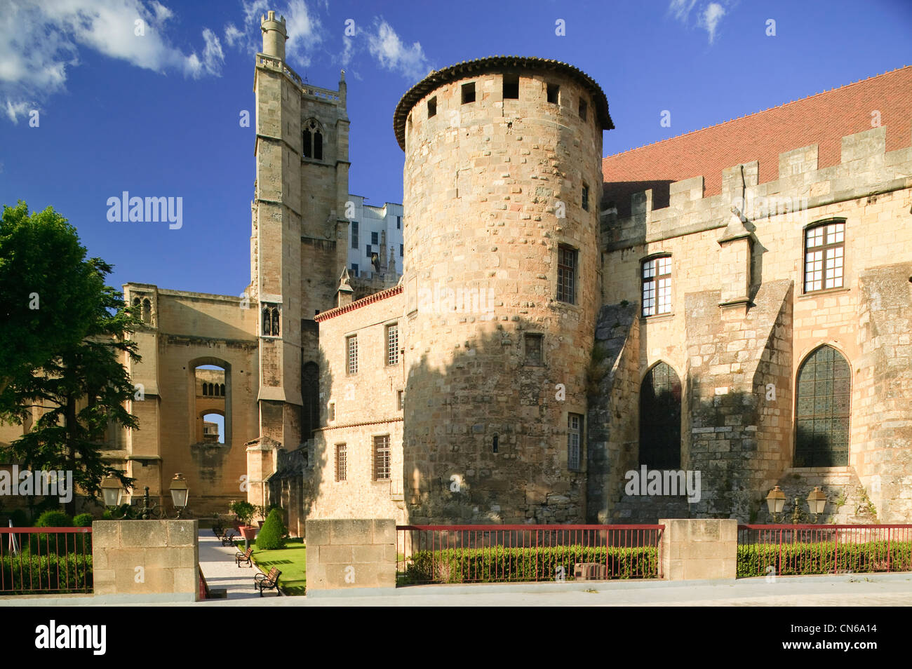 Palazzo dei vescovi con St appena Cathedrale Narbonne Aude Occitaine Francia Foto Stock