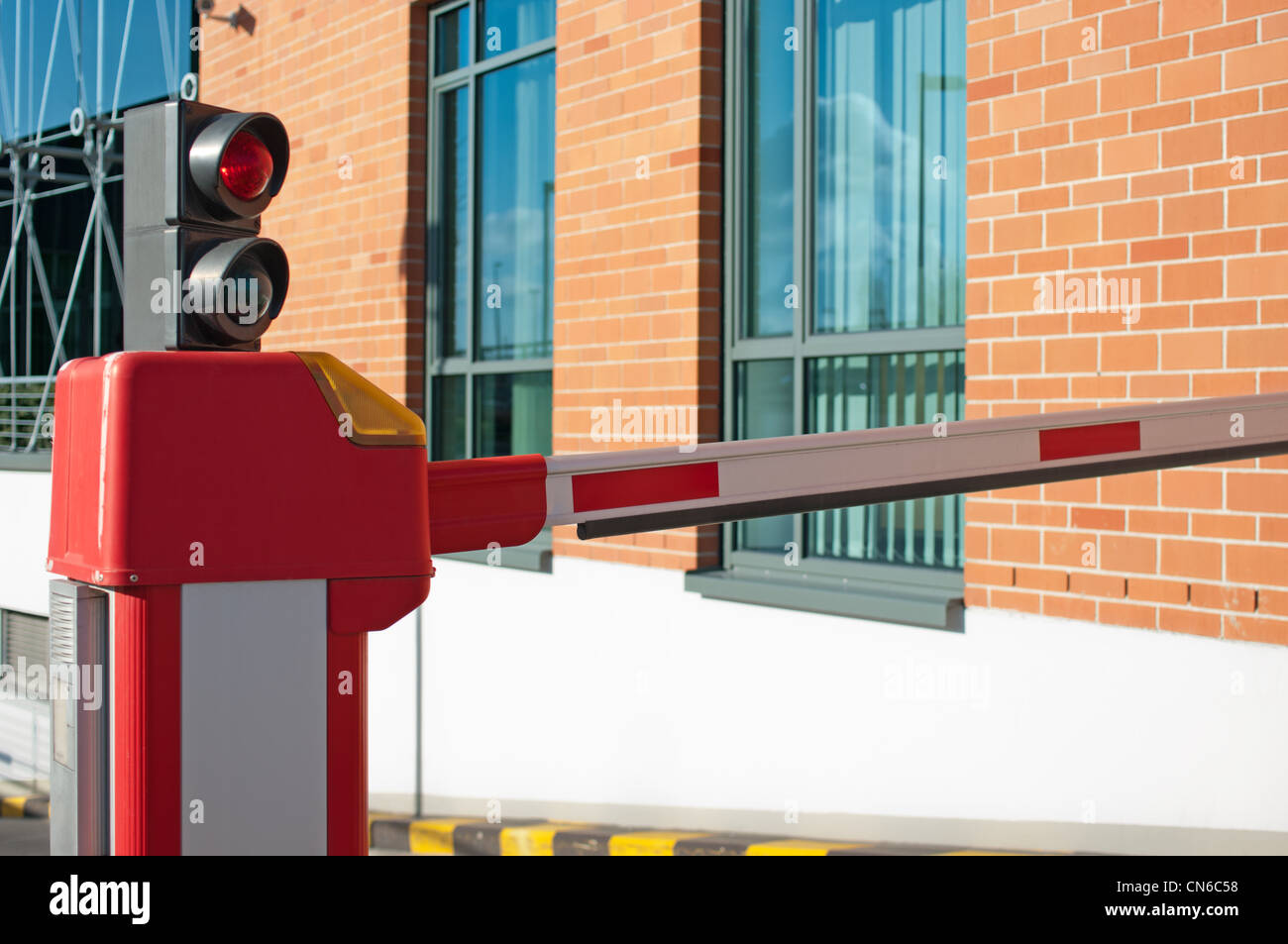 Barriera di sicurezza per il parcheggio dei veicoli Foto Stock