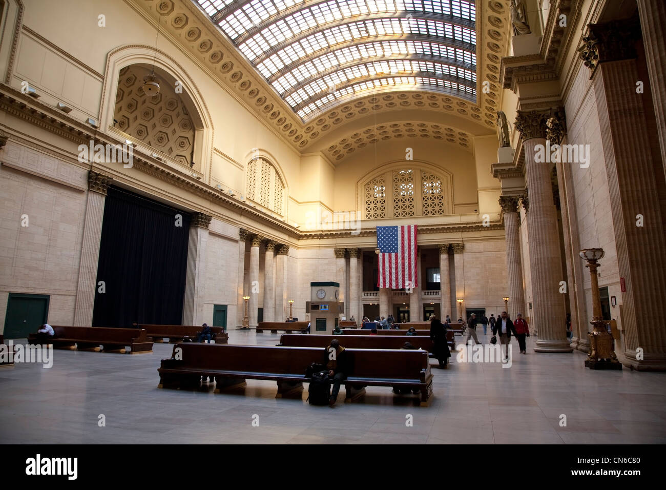 I passeggeri in attesa nella Sala Grande del Chicago Union Station Foto Stock