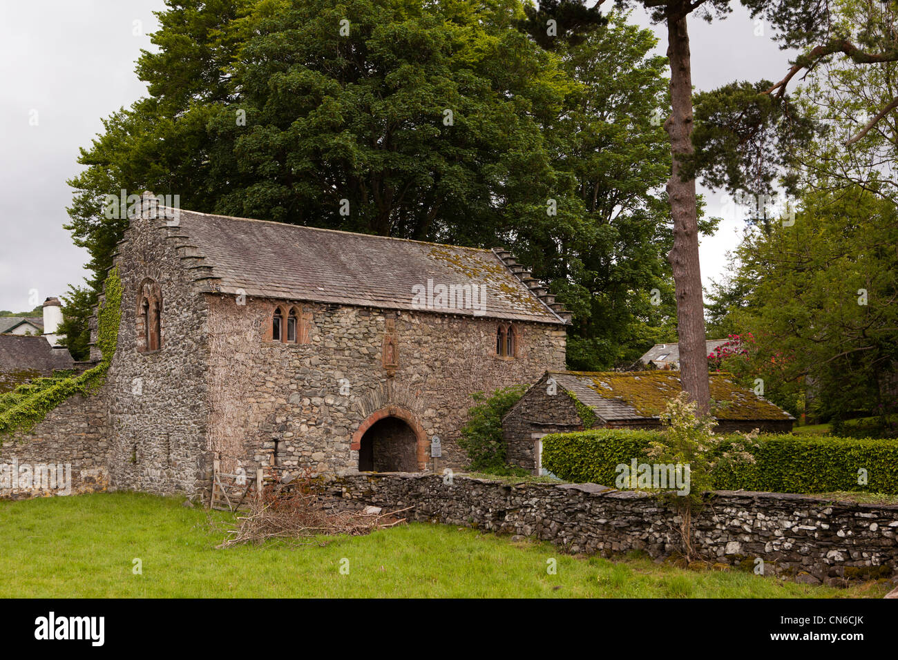 Regno Unito, Cumbria, Lake District, Hawkshead courthouse, una volta parte di Furness Abbey medievale della fattoria manorial Foto Stock