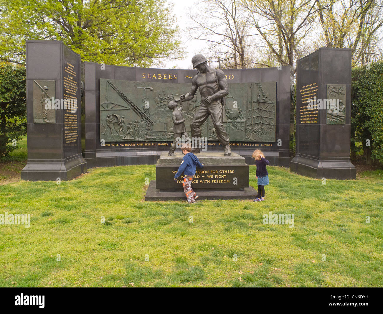 Seabees Memorial presso il Cimitero Nazionale di Arlington a Washington DC Foto Stock