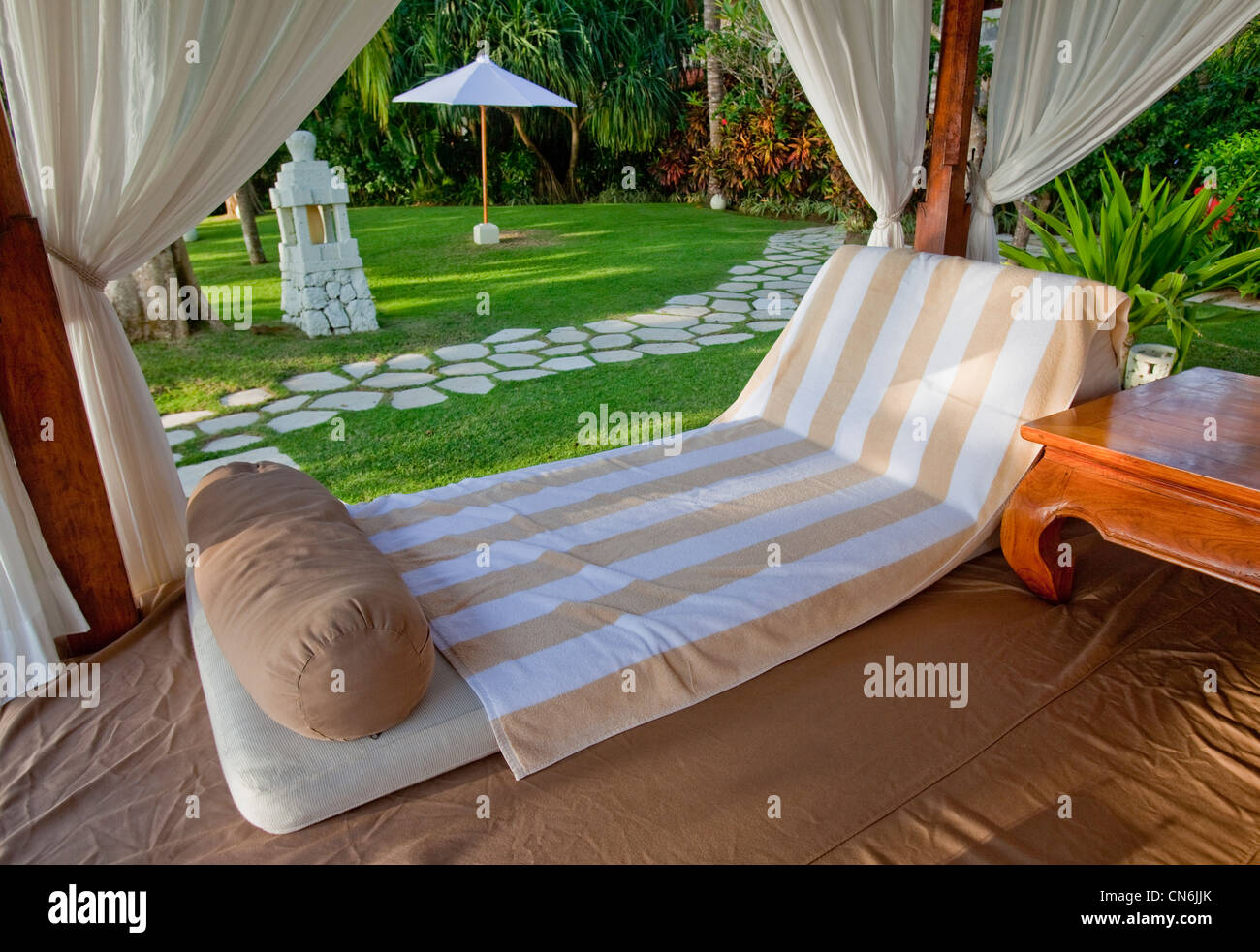 Massaggio Outdoor materasso a resort. Bali Indonesia. Foto Stock