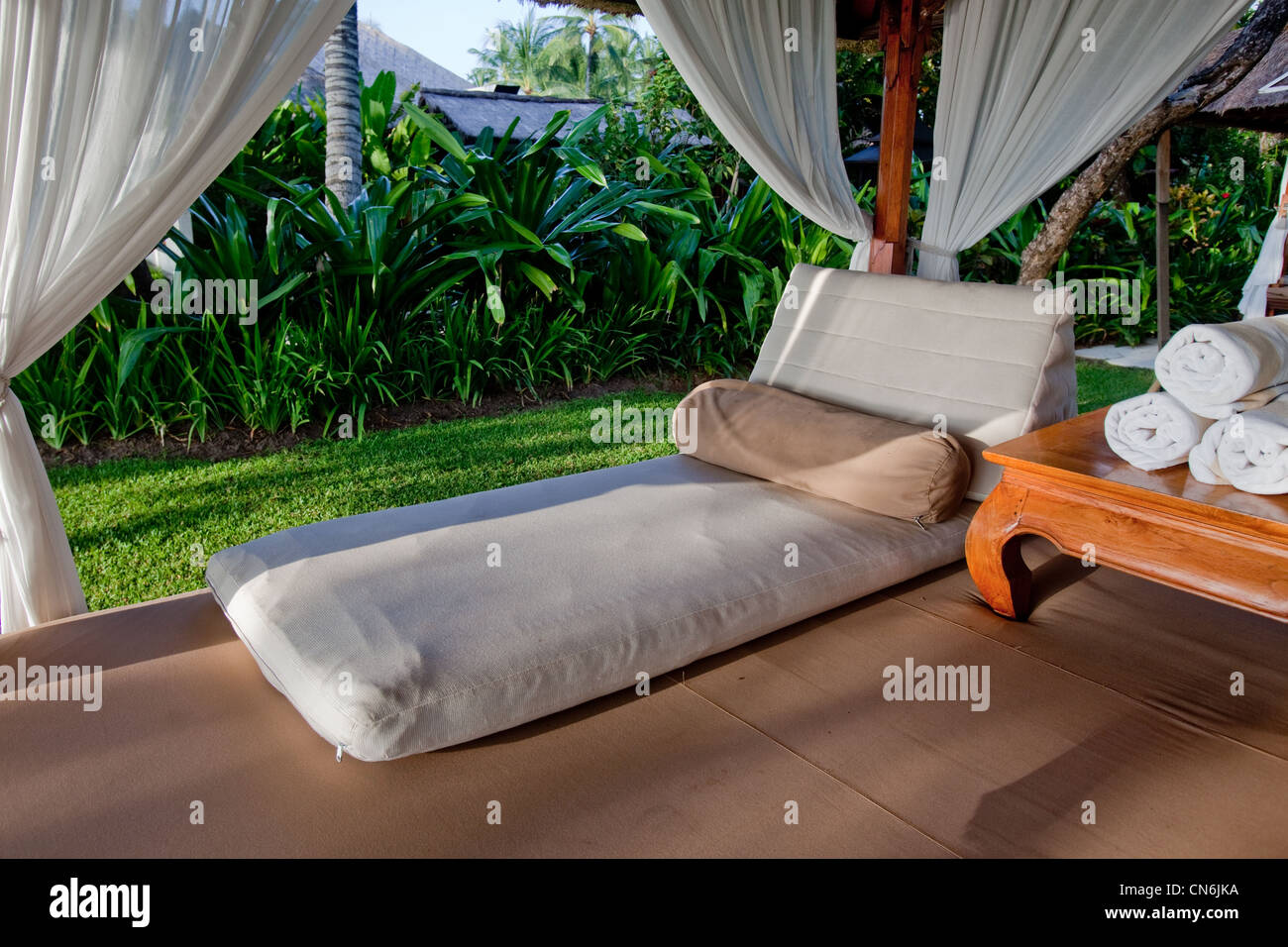 Capanna esterna in un resort. Bali Indonesia. Foto Stock