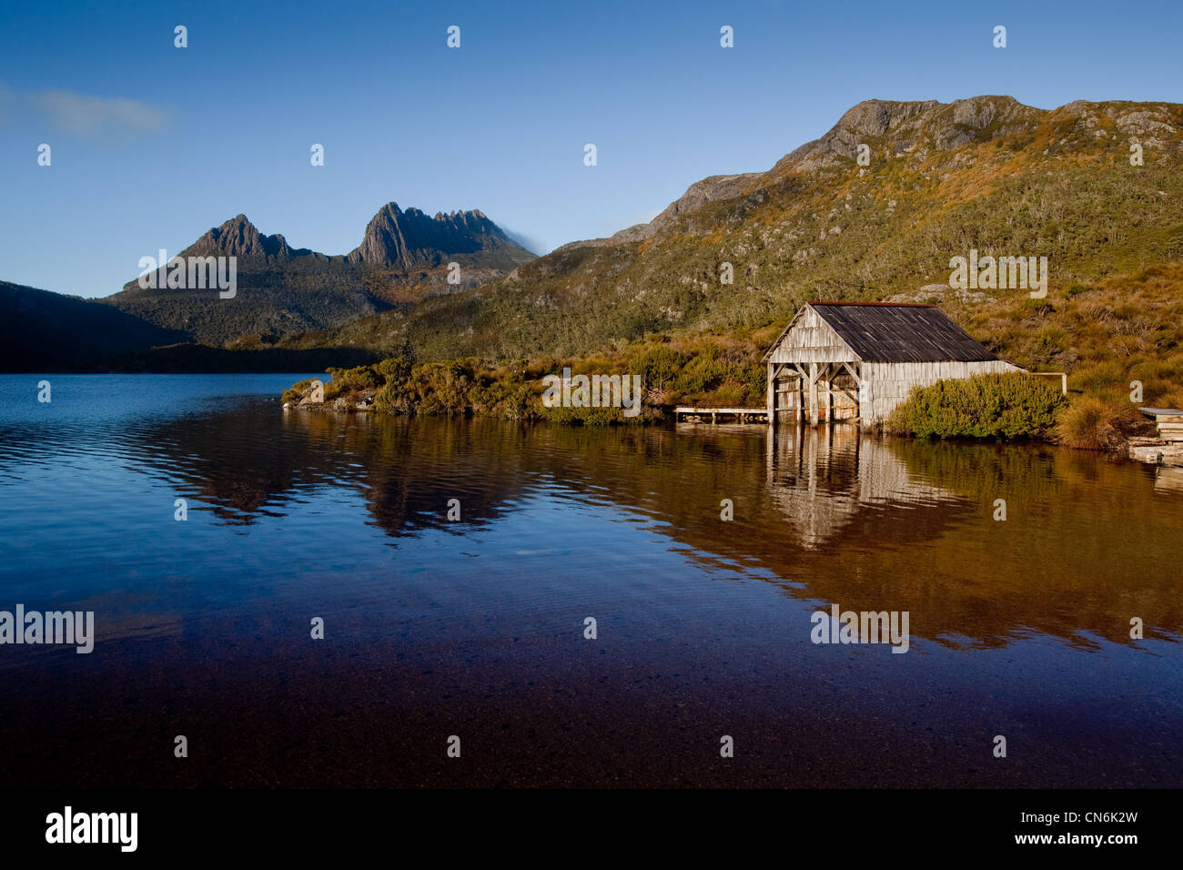La barca di legno capannone Cradle Mountain Tasmania Australia Foto Stock