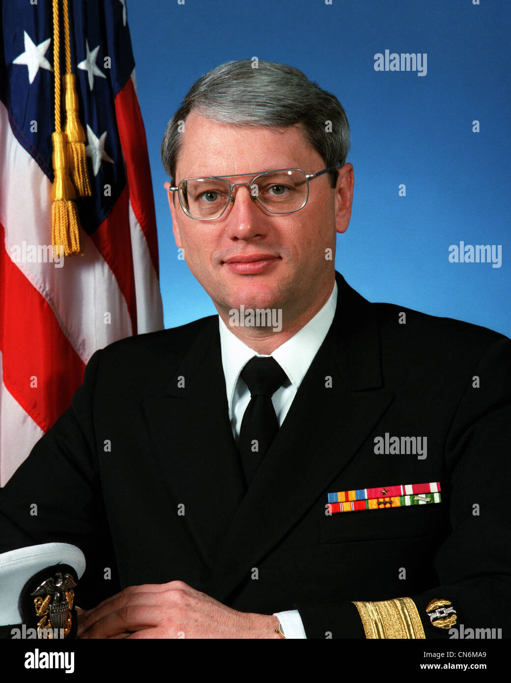 Ritratto: US Navy (USN) ammiraglio posteriore (RDML) (metà inferiore) John E. Gordon (scoperta) Foto Stock