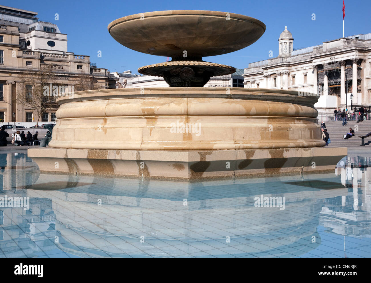 Fontane in Trafalgar Square, Londra, spento a causa della siccità Foto Stock