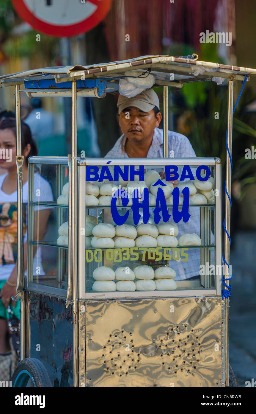 Venditore ambulante, Hoi An, Vietnam Foto Stock