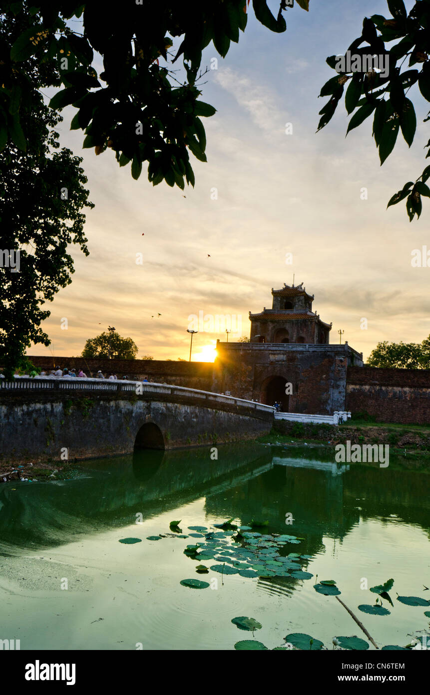 Ingresso alla città imperiale, la tonalità, il Vietnam al tramonto Foto Stock