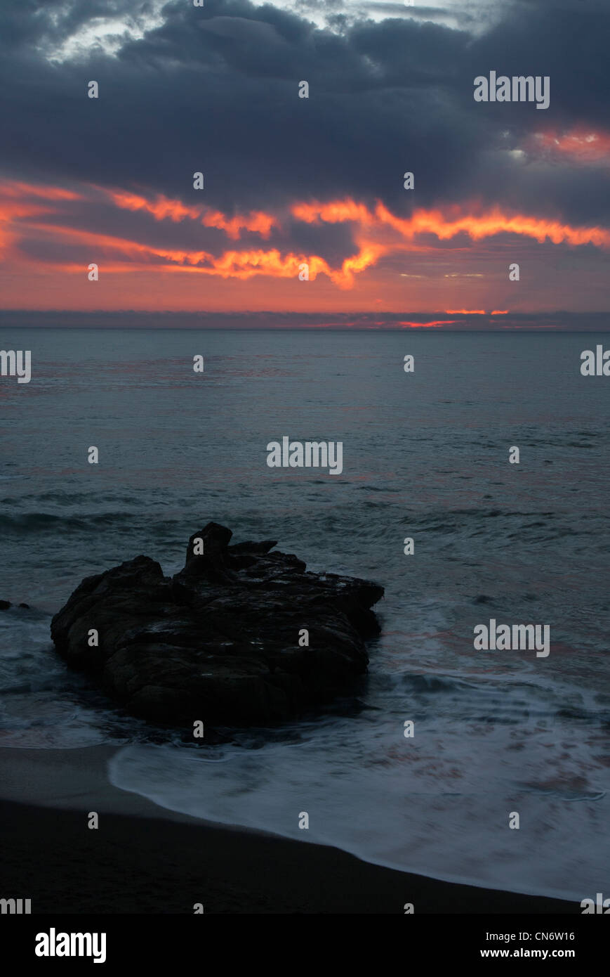 Tramonto sull'oceano Pacifico Foto Stock