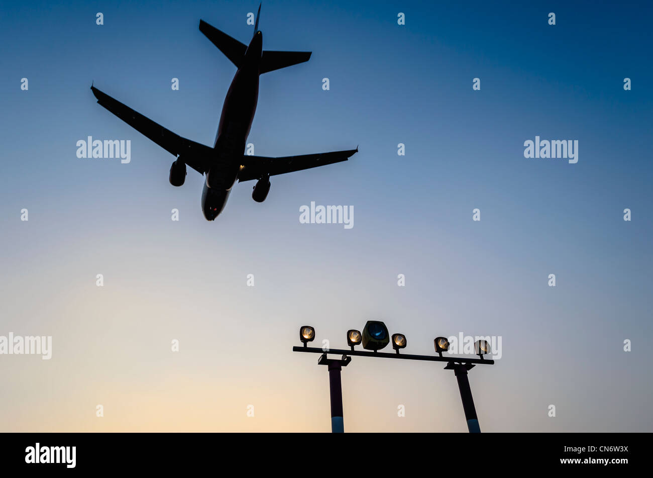 Aerei di atterraggio presso l'aeroporto di Tegel a Berlino Foto Stock