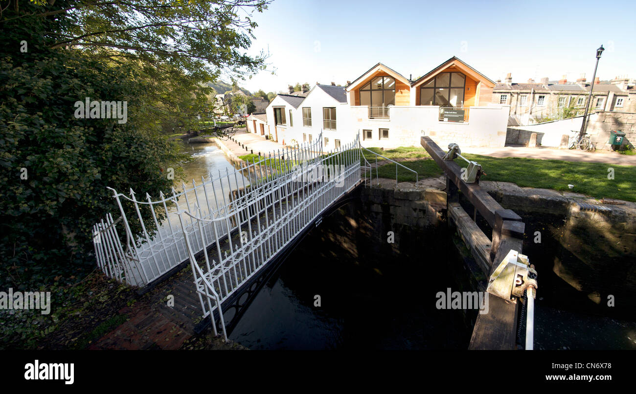 Un blocco sul Kennet and Avon canal nella vasca da bagno. Foto Stock