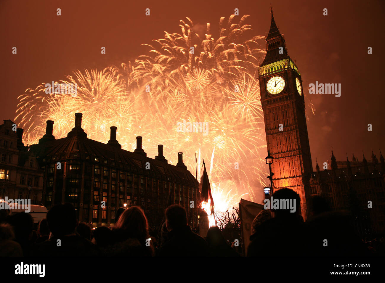 2011, fuochi d'artificio sul Big Ben a mezzanotte Foto Stock