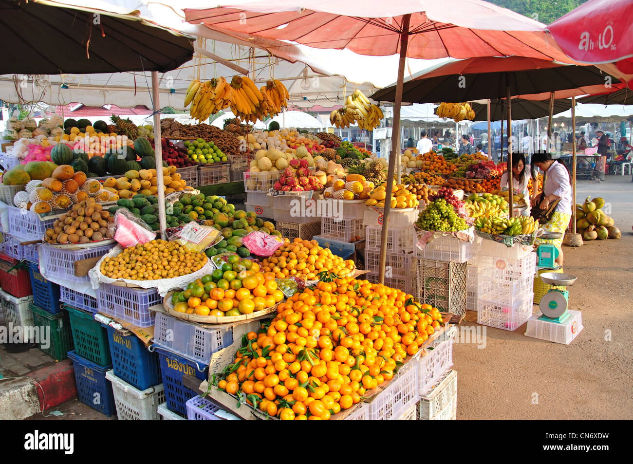 Si spegne in street market alimentare, Ban Nongbone, Vientiane, prefettura di Vientiane, Laos Foto Stock
