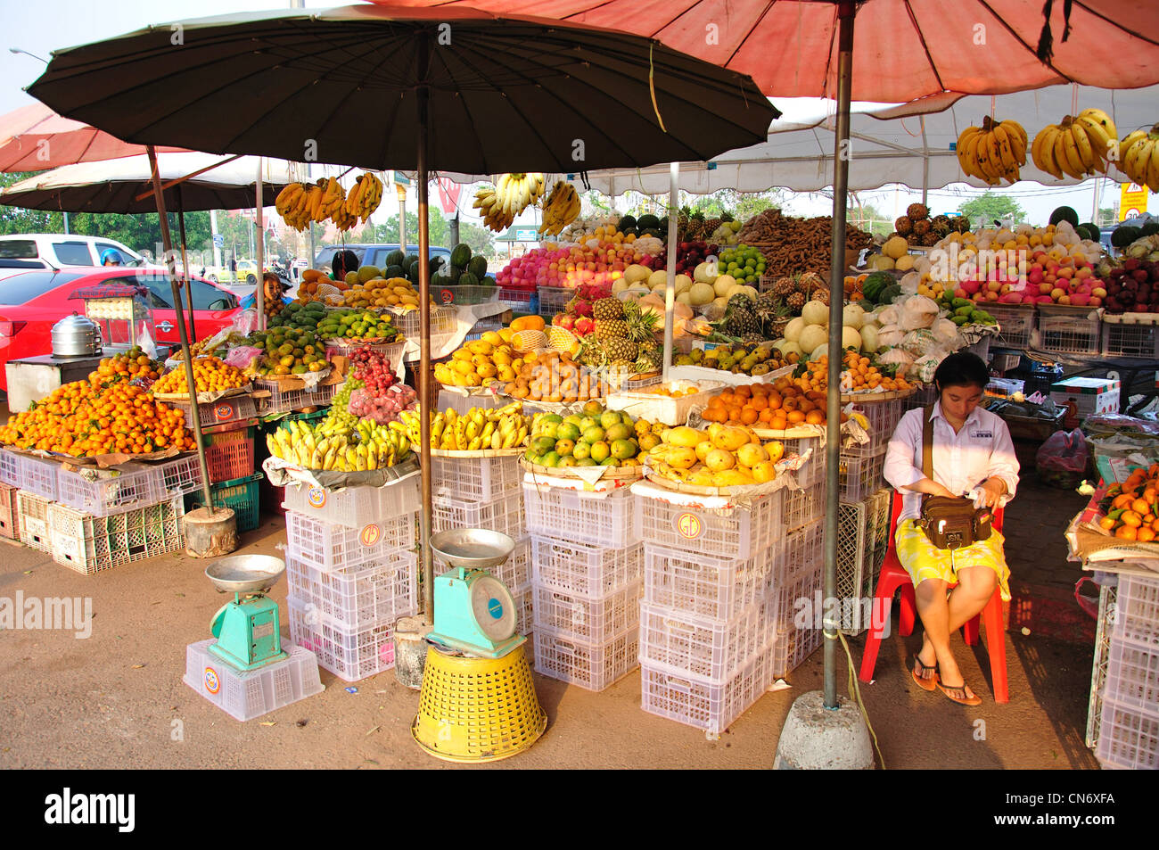 Si spegne in street market alimentare, Ban Nongbone, Vientiane, prefettura di Vientiane, Laos Foto Stock