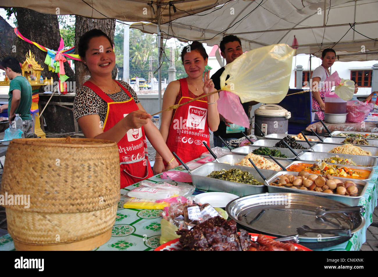 Stallo nella strada del mercato alimentare, Ban Nongbone, Vientiane, prefettura di Vientiane, Laos Foto Stock