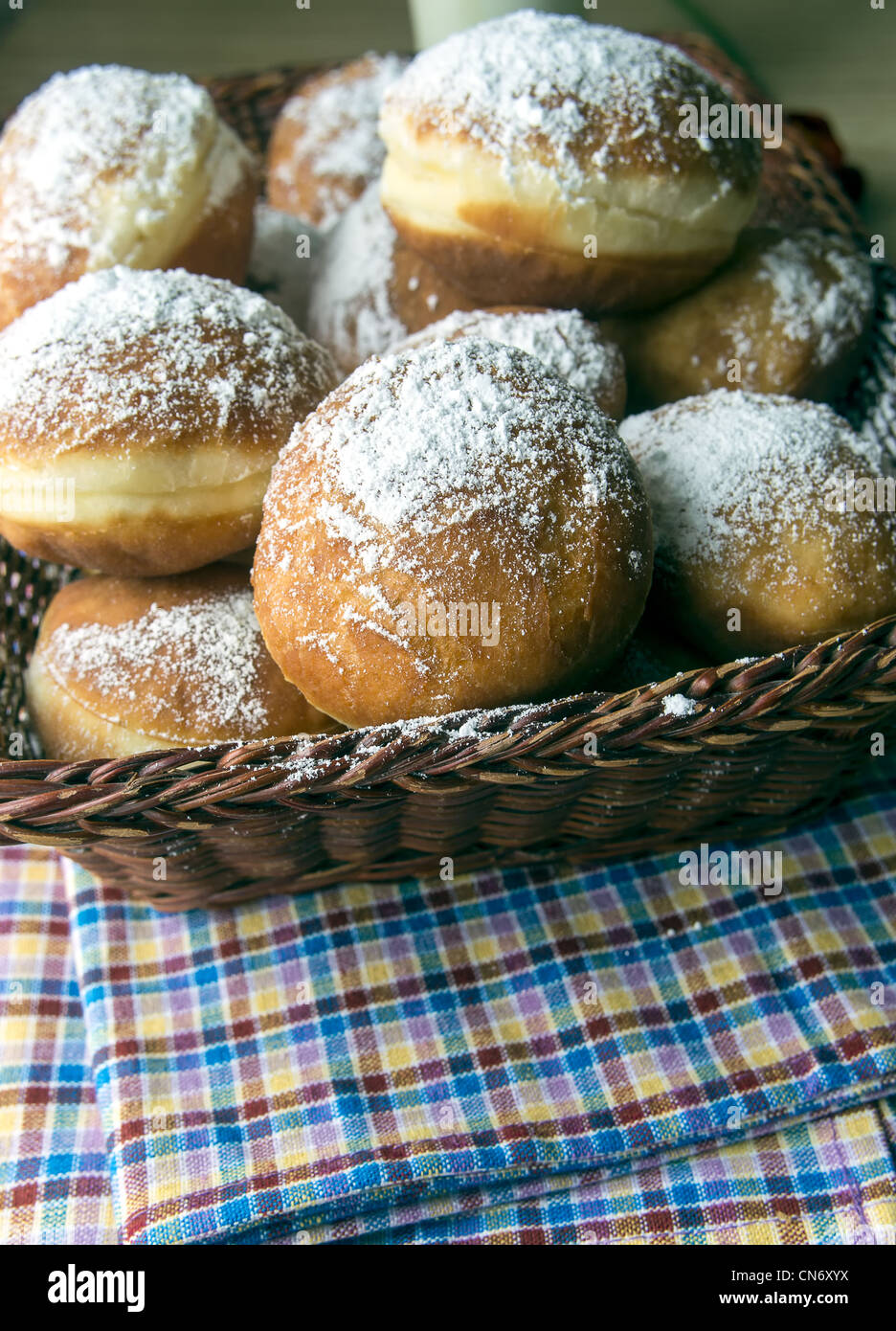 Le ciambelle spolverati con zucchero a velo closeup Foto Stock