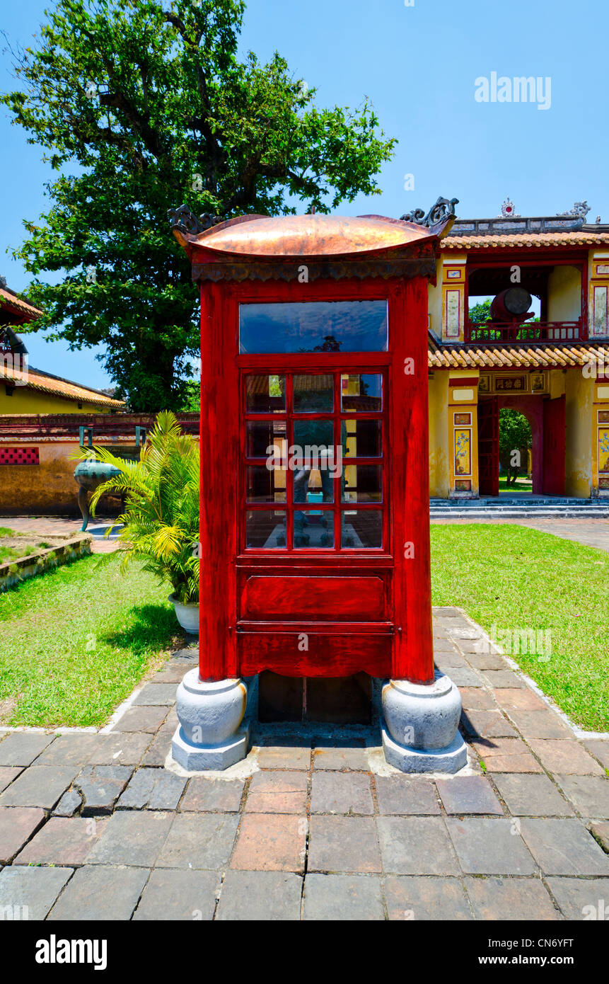 Decorazione ornamentale dentro la Città Purpurea Proibita, Sito Patrimonio Mondiale dell'UNESCO, la tonalità, il Vietnam Asia Foto Stock