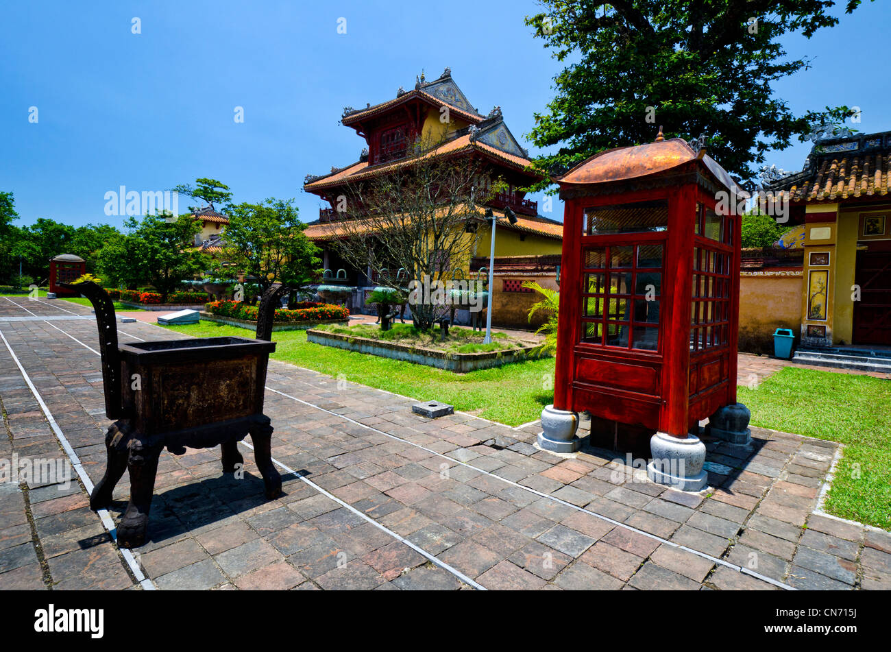 Decorazione ornamentale dentro la Città Purpurea Proibita, Sito Patrimonio Mondiale dell'UNESCO, la tonalità, il Vietnam Asia Foto Stock