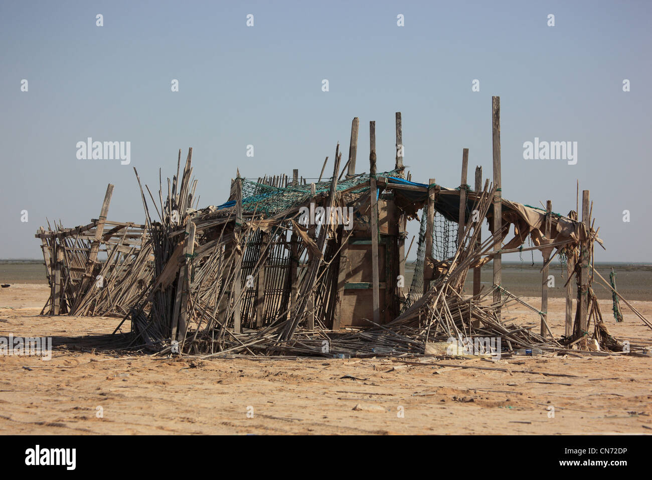 Armselige Fischersiedlungen an der Ostküste des Oman bei film Foto Stock