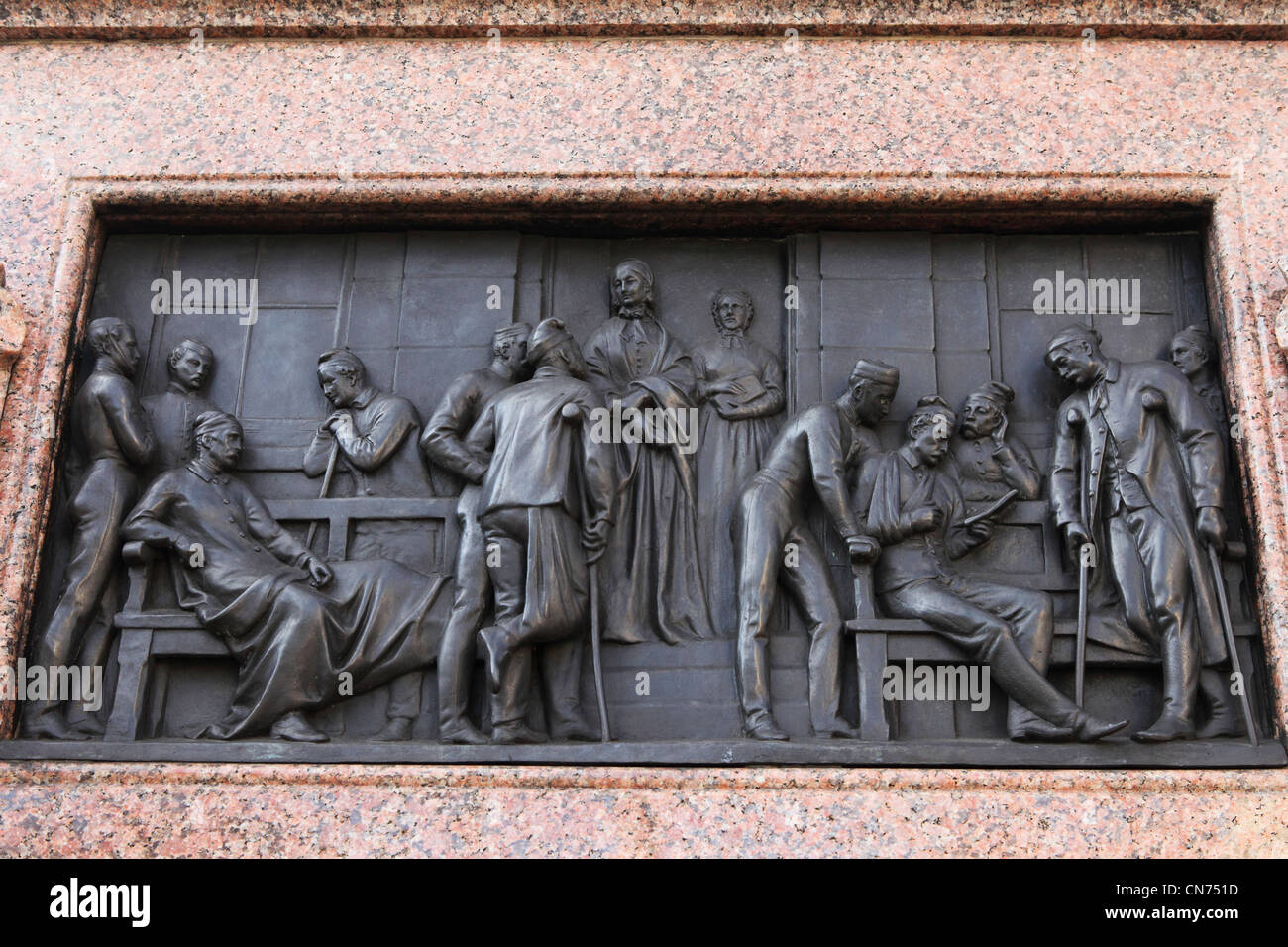 Guerra di Crimea ospedale di scena sul Sidney Herbert memorial a Londra, Inghilterra. Foto Stock