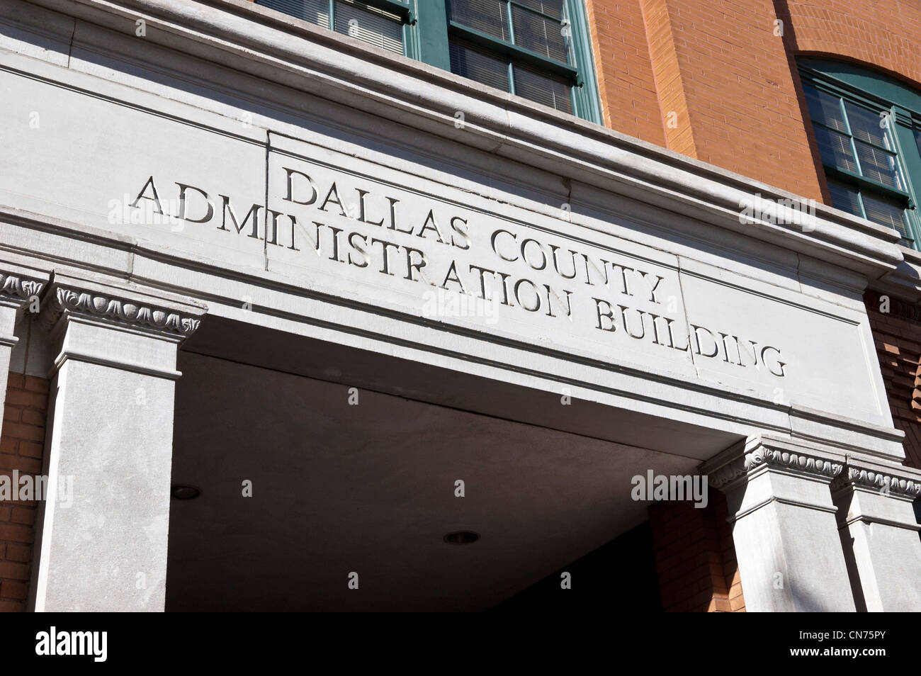 Il Dallas County Administration Building, formalmente Texas School Book Depository Building in Dealey Plaza, Dallas, Texas. Foto Stock