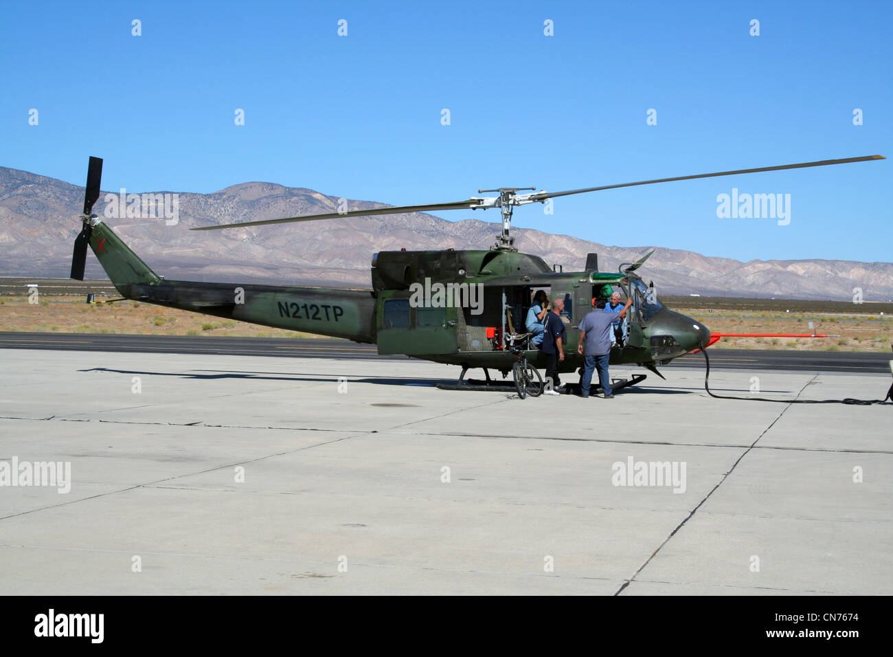 Prova nazionale scuola pilota uh-1n huey a mojave airfield, california, Stati Uniti d'America Foto Stock