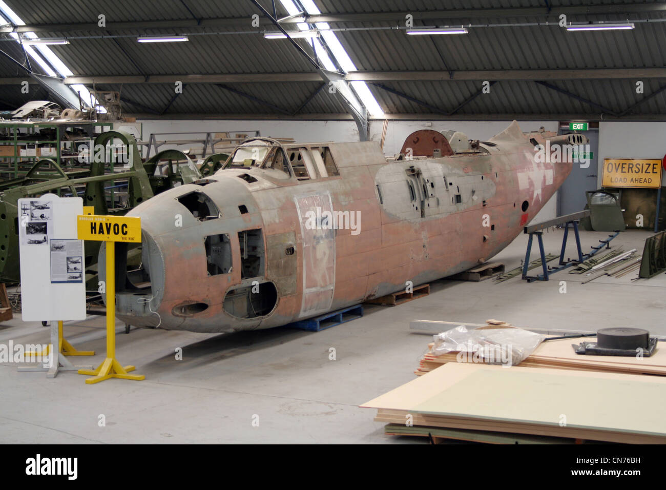 La ricostruzione di un recuperato la II guerra mondiale bomber Foto Stock