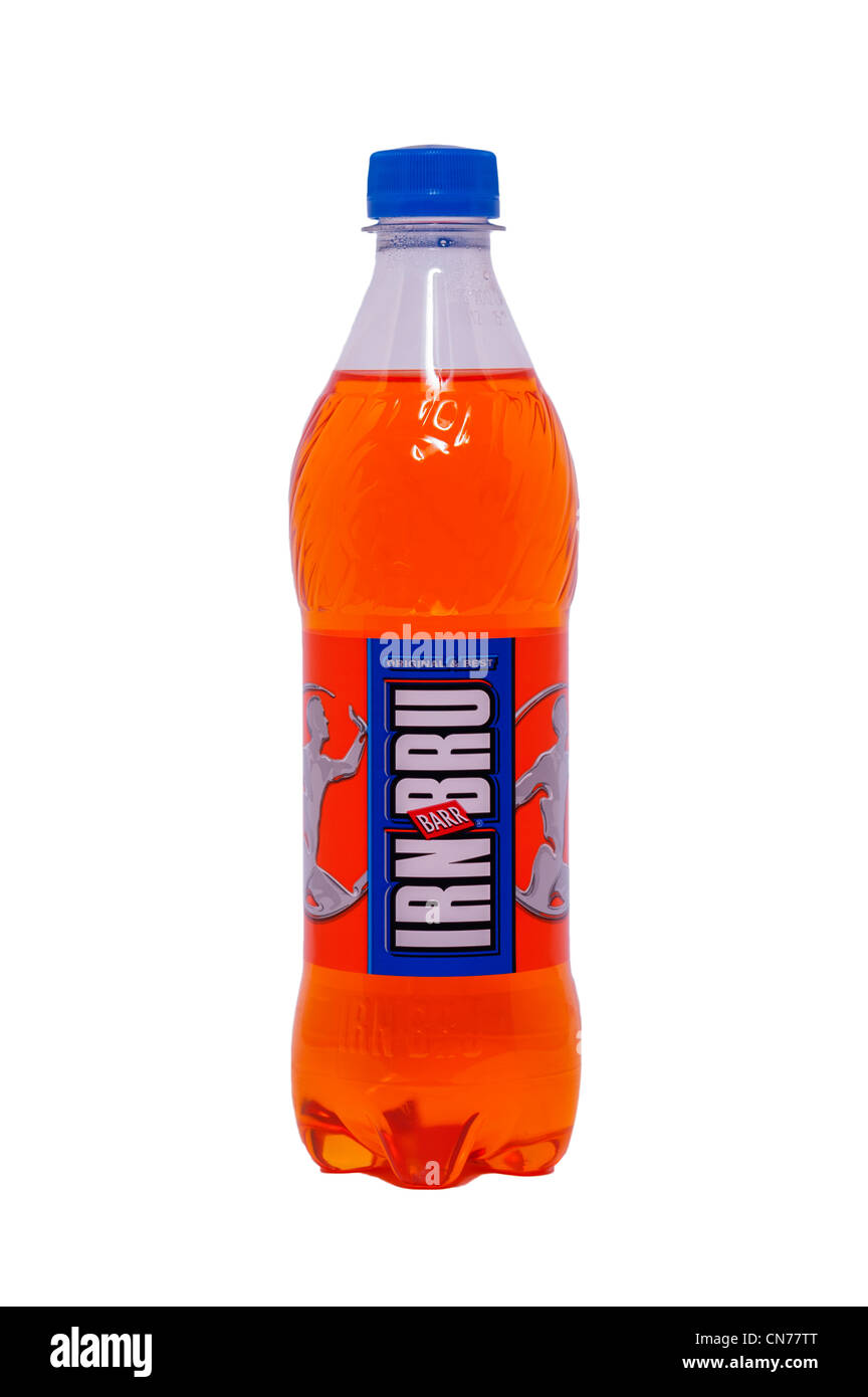 Una bottiglia di Barr IRN BRU bevanda frizzante su sfondo bianco Foto Stock