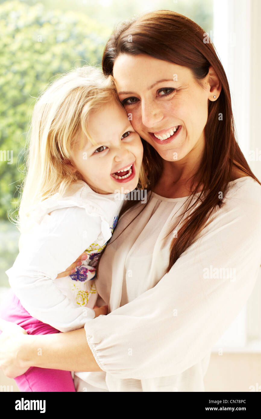 Madre e figlia giocando Foto Stock