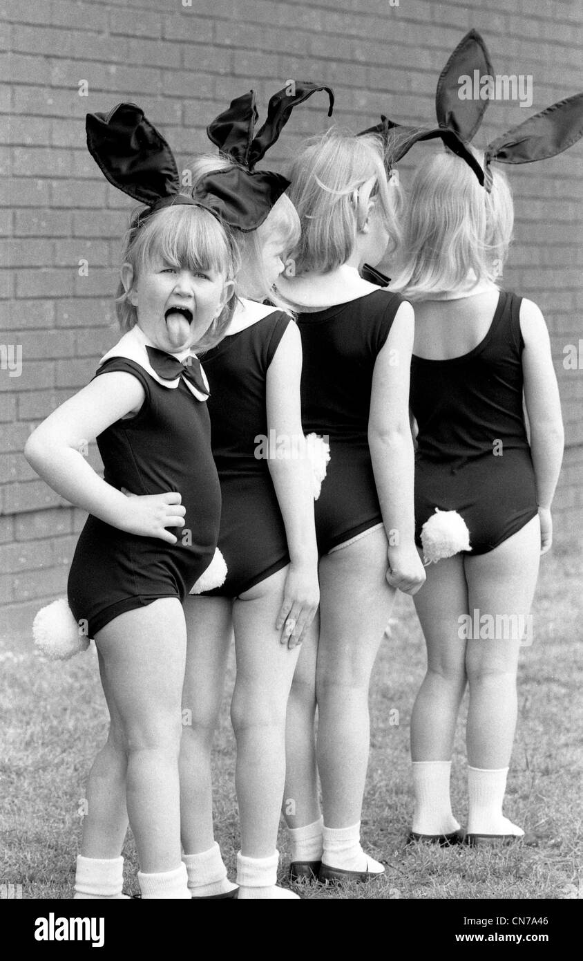 Cheeky coniglietto di giovani ragazze in 7/5/78 Foto Stock