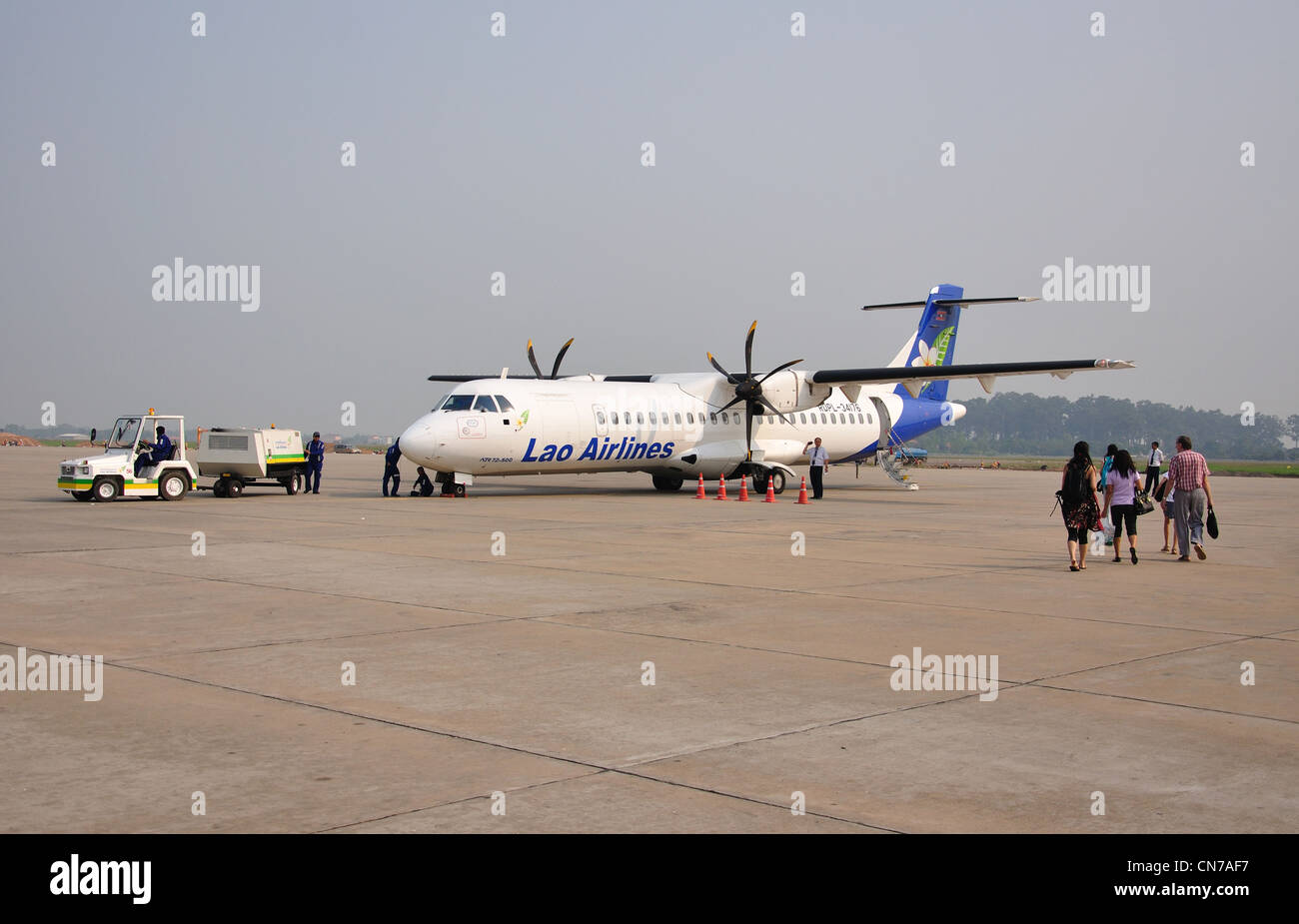 Lao Airlines ATR 72-500 turboelica a Luang Prabang aeroporto internazionale di Luang Prabang, Luang Prabang Provincia, Laos Foto Stock