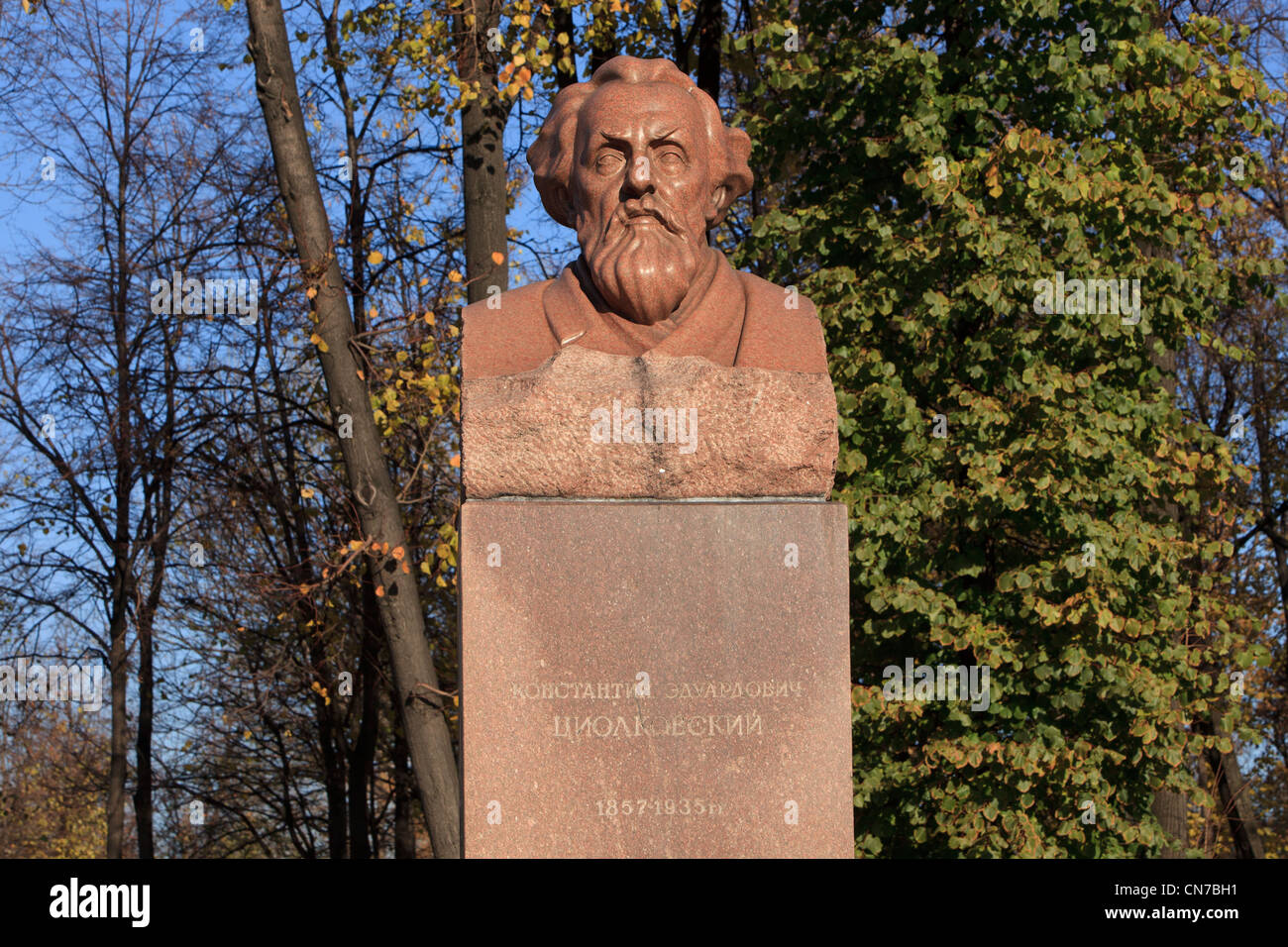 Monumento alla Russia sovietica e scienziato Konstantin Eduardovich Tsiolkovsky (1857-1935) a Mosca, Russia Foto Stock