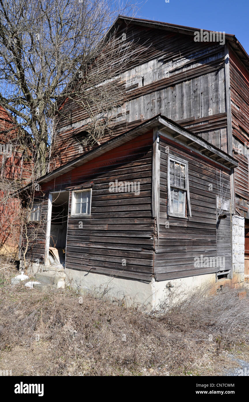 Il vecchio fienile trito Foto Stock