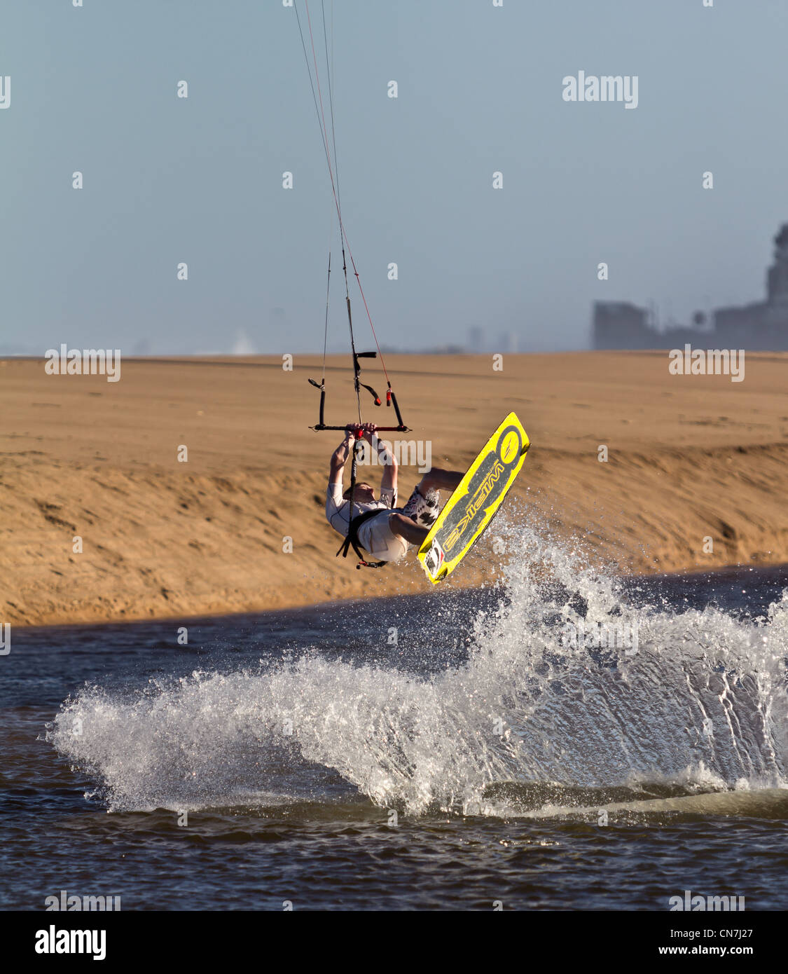 Il Kite-surfer in azione Foto Stock