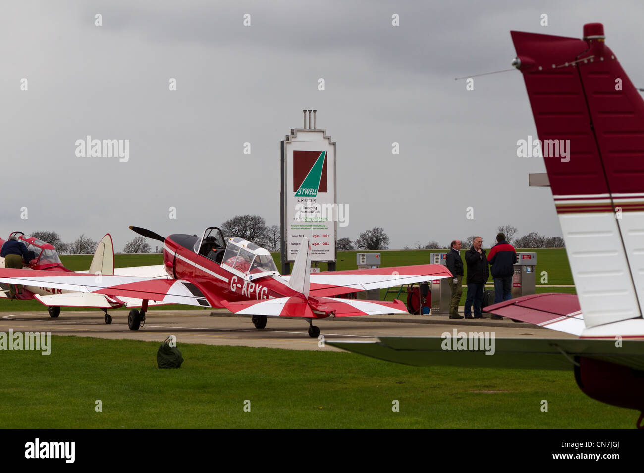 Aeromobili leggeri a pompe di carburante Sywell Aerodrome Northamptonshire Foto Stock