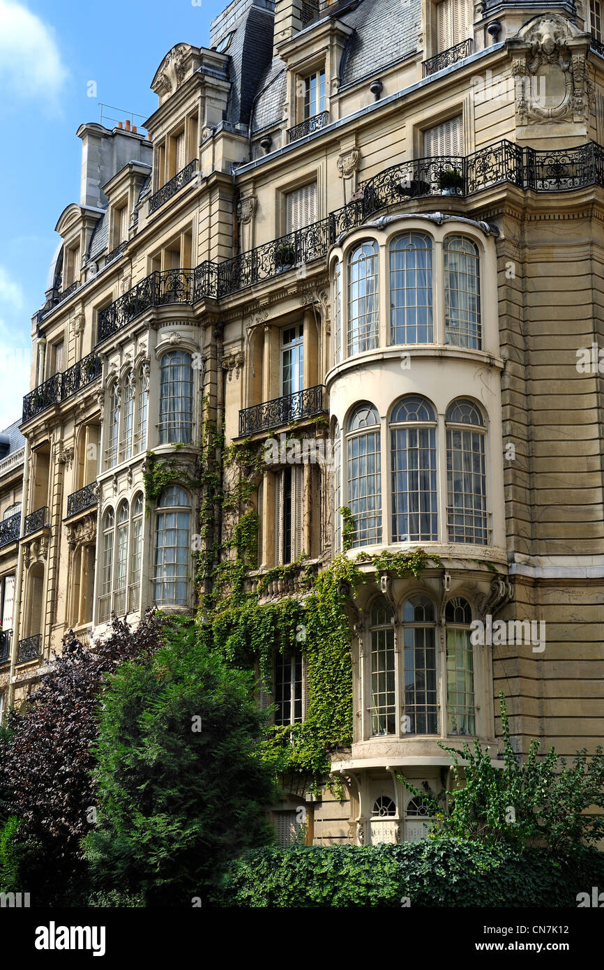 Francia, Parigi, Haussmann tipo di edificio con bow windows al n°7 rue Rembrandt costruito nel 1899 dall'architetto Gustave Rives Foto Stock