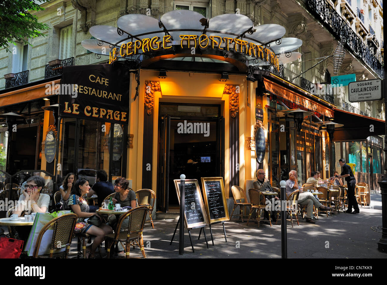 Francia, Parigi, la brasserie Le Cepage Montmartrois in Rue Caulaincourt Foto Stock