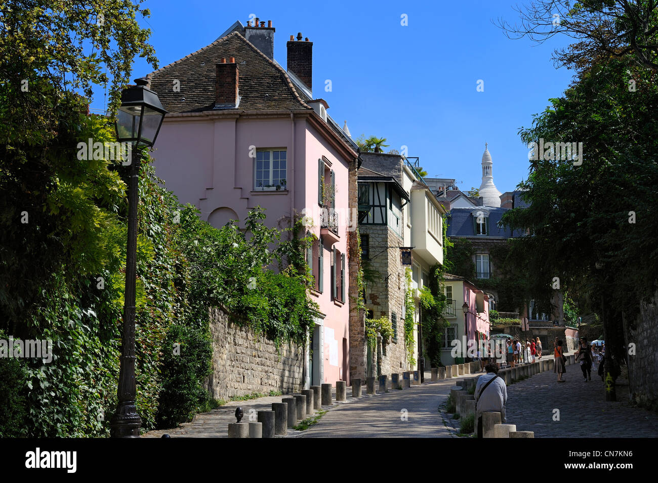 Francia, Parigi, Butte Montmartre e Rue de l'Abreuvoir Foto Stock