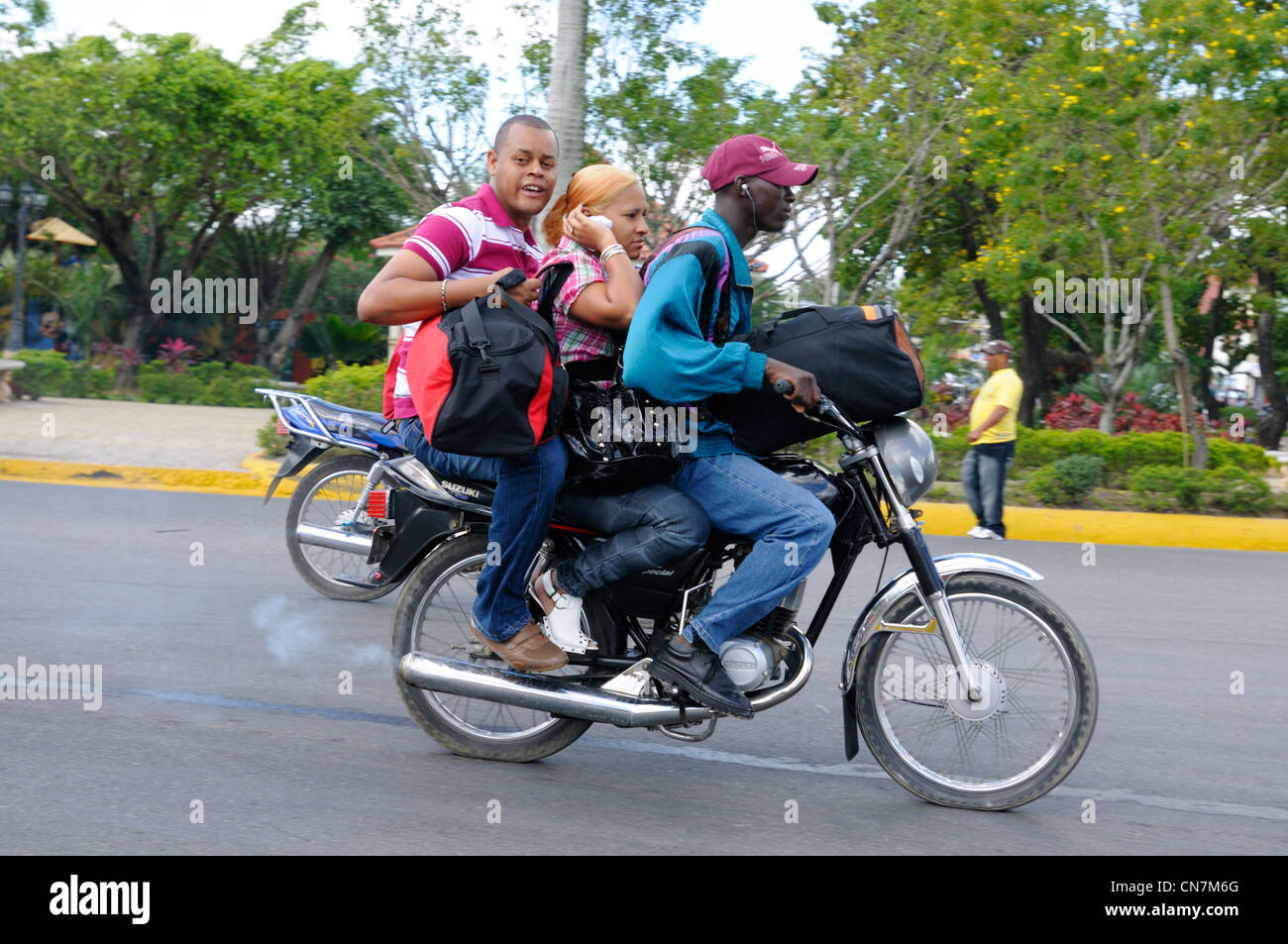 Repubblica Dominicana, La Romana provincia, Higuey, popolo dominicano su 2 ruote e biciclette Foto Stock