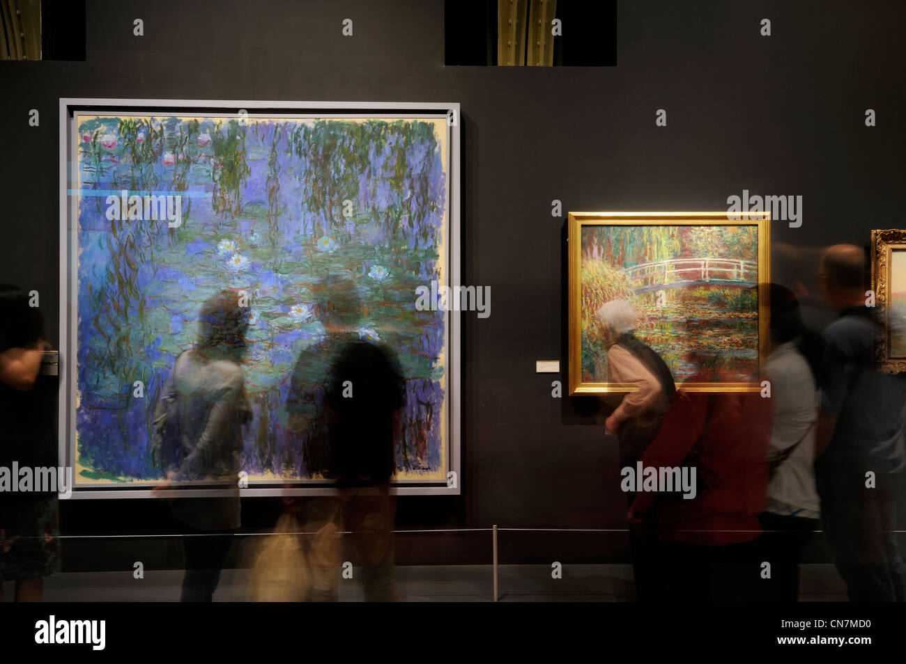 Francia, Parigi, il Museo d' Orsay, Nympheas bleus e Le Bassin aux nympheas di Claude Monet Foto Stock