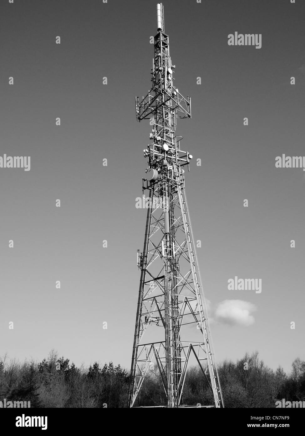 Montante di telecomunicazioni, Oldham, Lancashire, Inghilterra, Regno Unito. Foto Stock