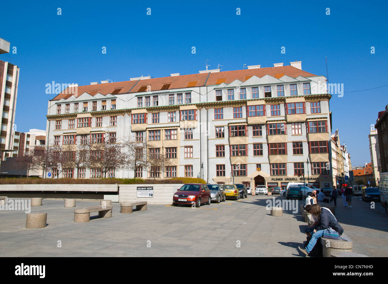 Namesti Curieovych quadrato con stile cubista Druzstevni domy la cooperativa casa (1921) da Otakar Novotny città vecchia Praga Foto Stock