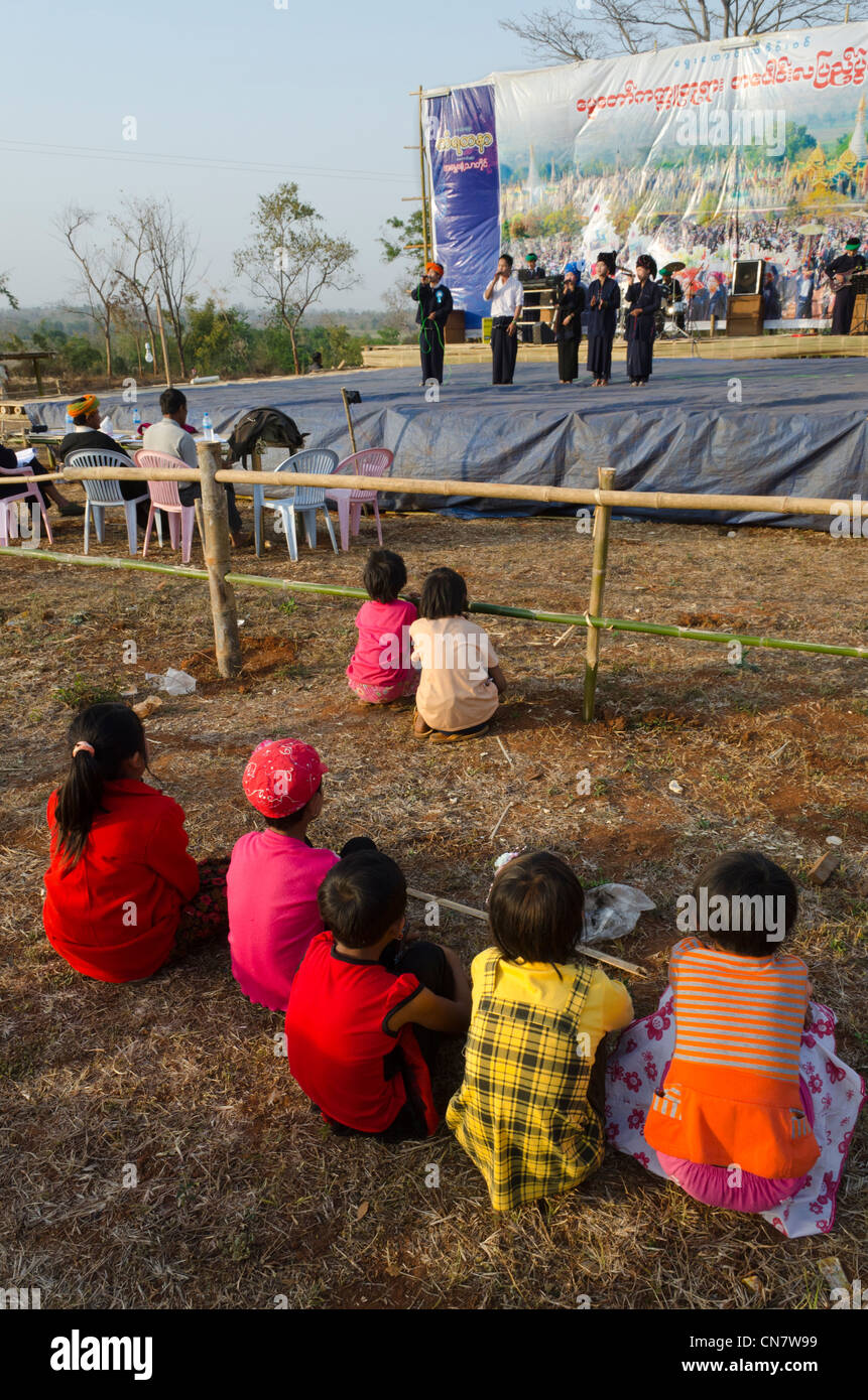 Pa minoranza Oh giovane durante la annualmente Kakku pagoda festival. Kakku. Lo Stato di Shan. Myanmar. Foto Stock