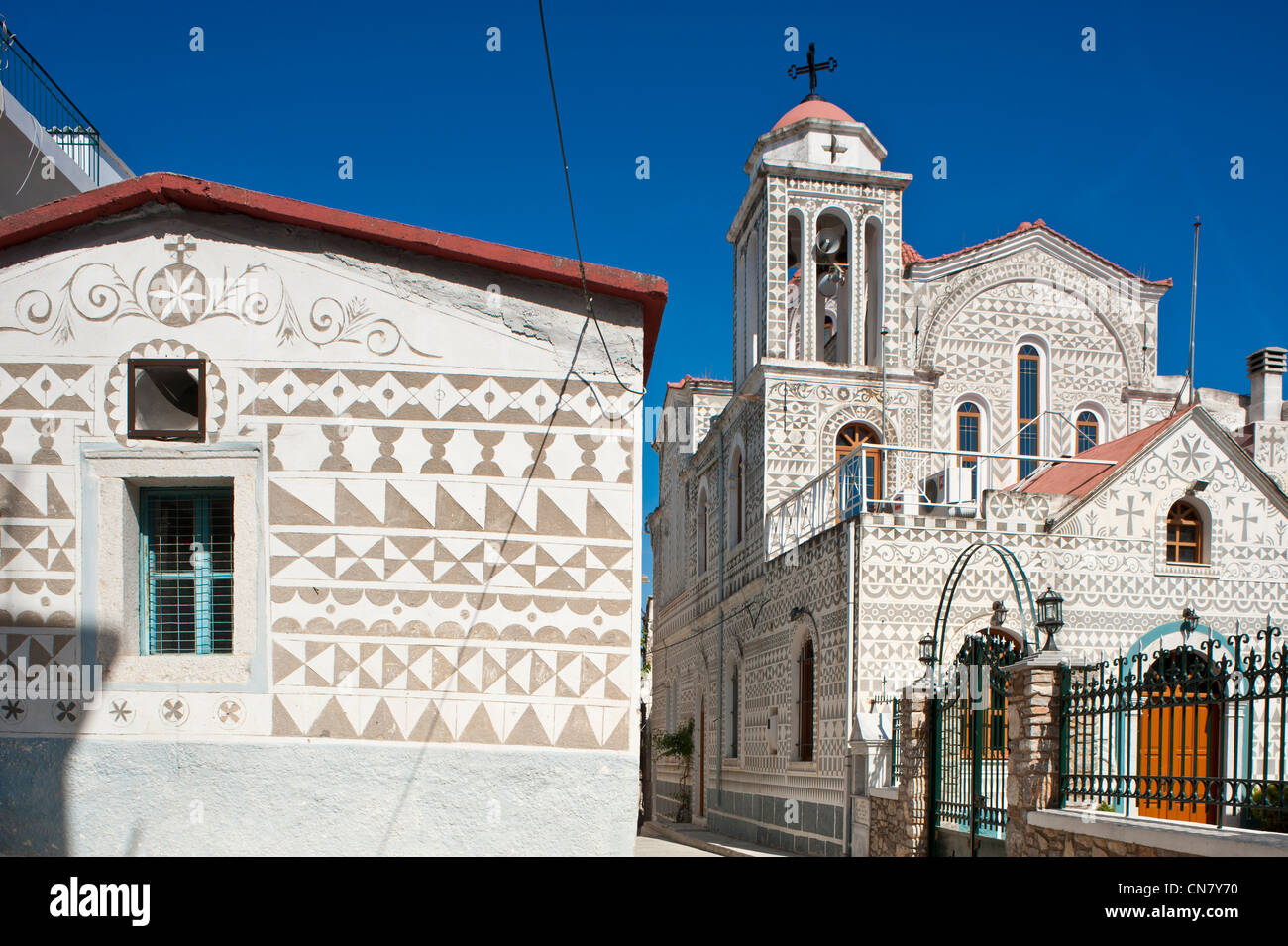 La Grecia, isola di Chios, il borgo medievale di Pyrghi è parte di Mastikochoria (produzione di mastice villaggi), case decorate Foto Stock