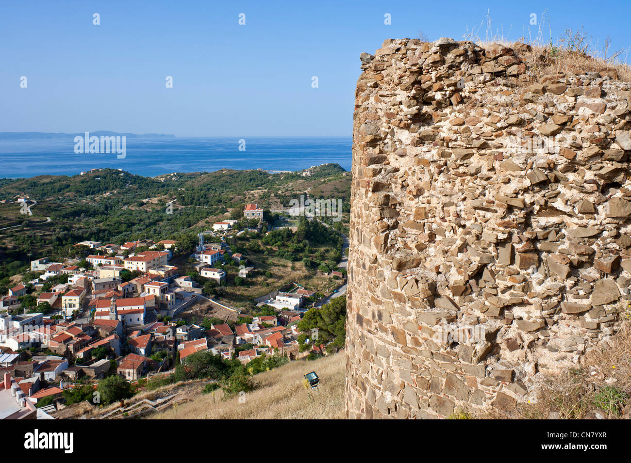 La Grecia, isola di Chios, il pittoresco villaggio di Volissos sormontato da un castello medioevale Foto Stock