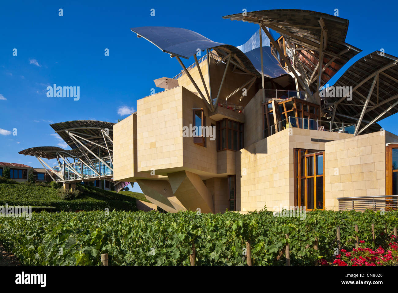 Spagna Paesi Baschi spagnoli, provincia di Alava, Rioja Alavesa, Elciego, Hotel Marques de Riscal progettato dall architetto Frank Owen Foto Stock