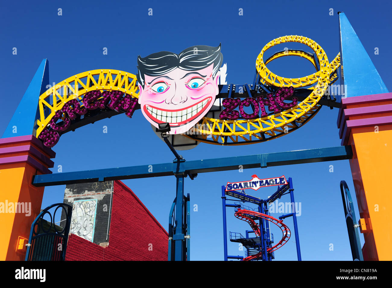 Stati Uniti d'America New York City NY NYC Brooklyn Coney Island Amusement Park e la spiaggia La Soarin' Eagle coaster Foto Stock